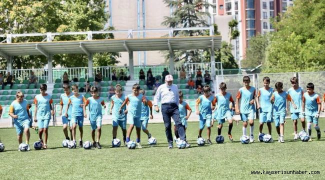 Başkan Çolakbayrakdar: "Gençler için ne yapsak azdır"