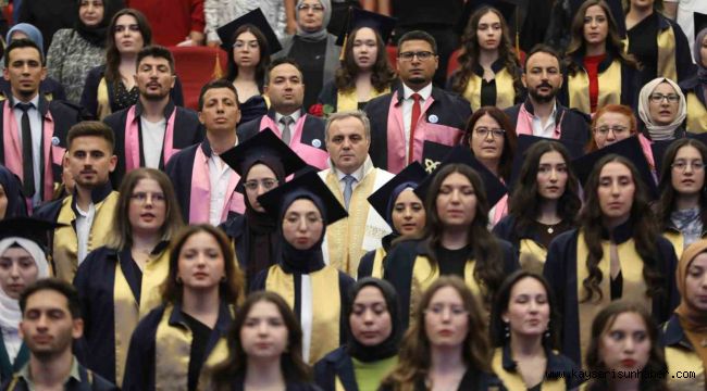 ERÜ Halil Bayraktar Sağlık Hizmetleri Meslek Yüksekokulu, yeni mezunlarını verdi