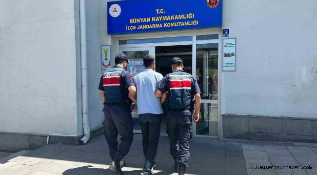 FETÖ'den aranan şahıs jandarmadan kaçamadı