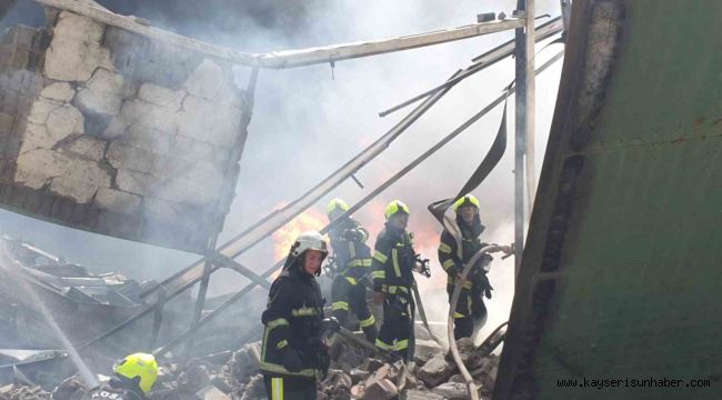 Kayseri'de fabrika yangını; ekipler müdahale ediyor