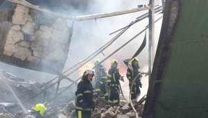 Kayseri'de fabrika yangını; ekipler müdahale ediyor