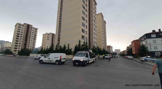 Kayseri'de iki hafif ticari araç çarpıştı: 10 yaralı