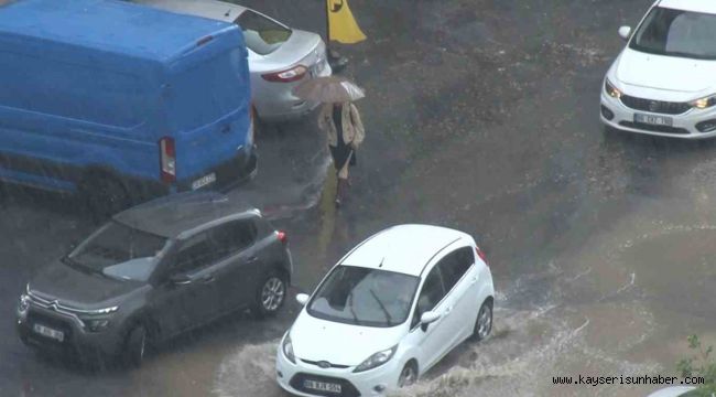 Kayseri'de kısa süren yağmur yağışı etkili oldu