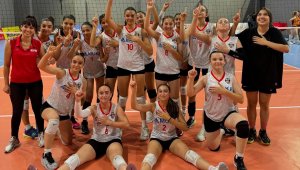 Kayserili voleybolcular Türkiye Çeyrek Finali'ni 'Arda Güler Sevinci' ile kutladı