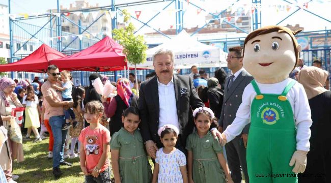 Melikgazi Belediyesi Karne Şenliği ile öğrencilerin yüzlerini güldürdü