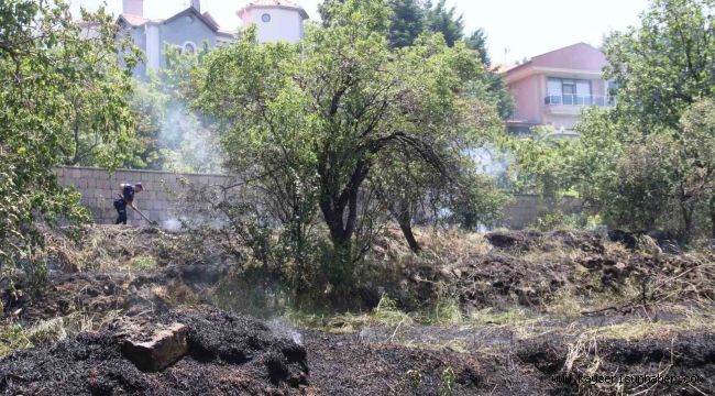 Ot yangını ikametlere sıçramadan söndürüldü