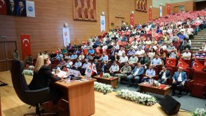 15 Temmuz'da babası ve eşini şehit veren Gürs: "Acizlerin karşısına başları dik çıkan kahramanlarımız, tarihe isimlerini altın harflerle yazdırdı"