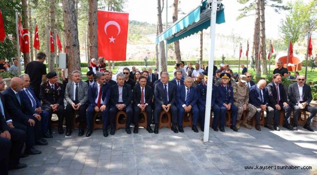 Başkan Büyükkılıç, 15 Temmuz'da şehitleri kabirleri başında andı