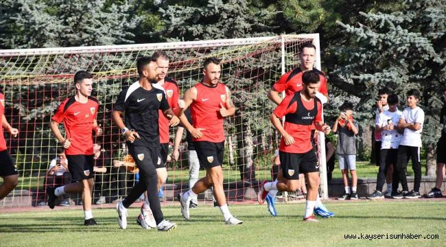 Burak Yılmaz: "Transfer tahtamız kapalı diye bırakıp, gitmeyeceğiz"