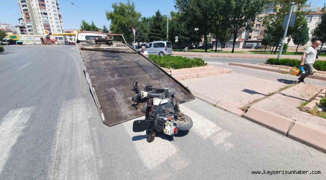 Elektrikli motosikletin çarptığı kadın ağır yaralandı