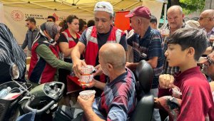 Kayseri Vakıflar Bölge Müdürlüğü'nden aşure ikramı