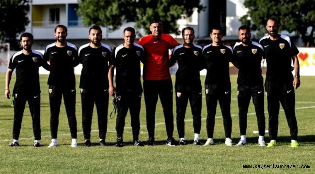 Kayserispor'da teknik ekip 8 kişi