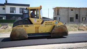 Melikgazi Belediyesi, Mimarsinan Mahallesi'nde 9 sokakta asfalt çalışması yapıyor