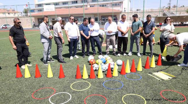 Başkan Metin sözünü tuttu: Çocuklar antrenman malzemelerine ve formalarına kavuştu