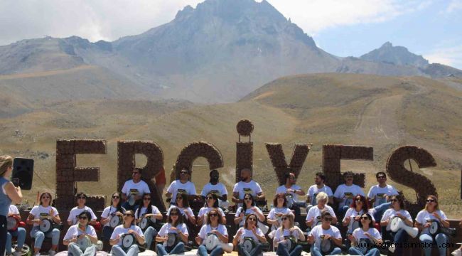 Erciyes'te darbuka şov