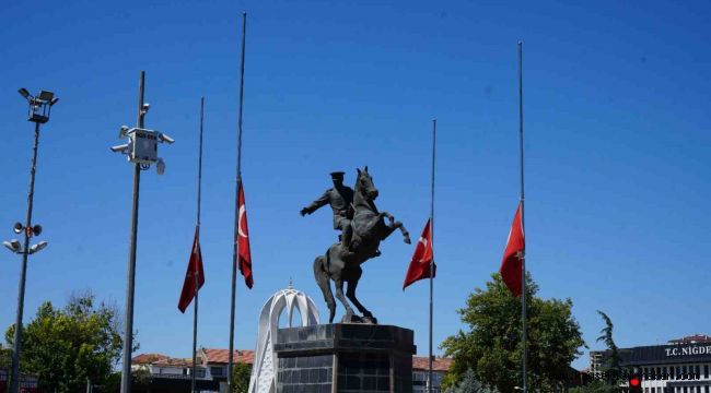 İç Anadolu'da bayraklar yarıya indirildi