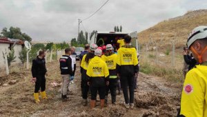 Kayseri'de sele kapılan kişinin cansız bedenine Anda Trabzon ekibi ulaştı