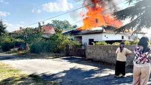 Müstakil ev yangında küle döndü