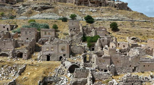 Sular çekildi, mahalle ortaya çıktı