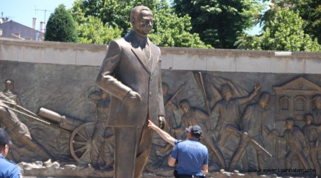 Atatürk Anıtı'na saldıran dayı-yeğen 4 yıl 4 ay ceza aldı