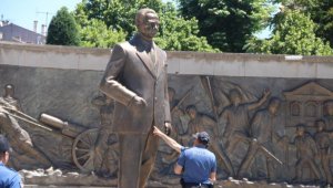 Atatürk Anıtı'na saldıran dayı-yeğen 4 yıl 4 ay ceza aldı