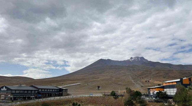 Erciyes' mevsimin ilk karı yağdı