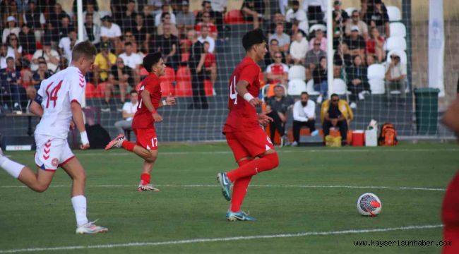 Futbolun kalbi, Erciyes Yüksek İrtifa Kamp Merkezi'nde atıyor