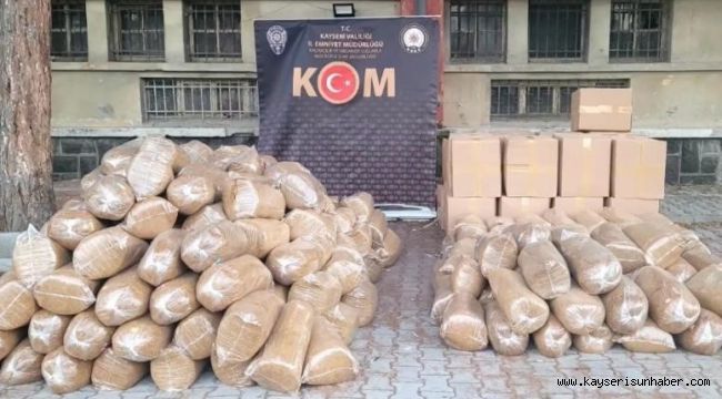 Kamyonetlerden 2 ton kaçak tütün çıktı: 2 gözaltı