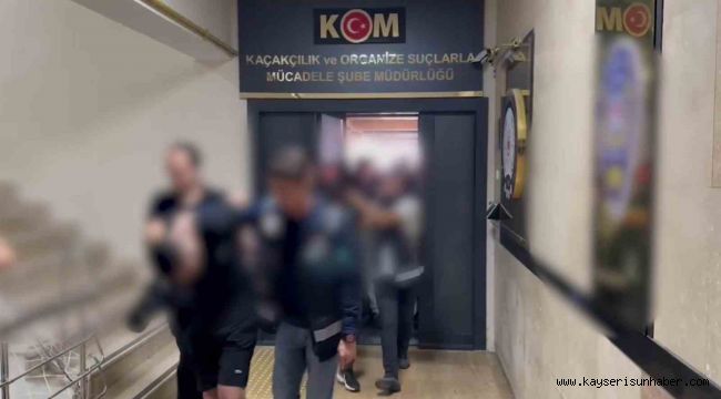 Kayseri'de kaçak alkol satışı yapanlara eş zamanlı operasyon: 8 gözaltı