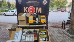 Kayseri'de kaçakçılık operasyonu: 26 bin dal makaron ele geçirildi