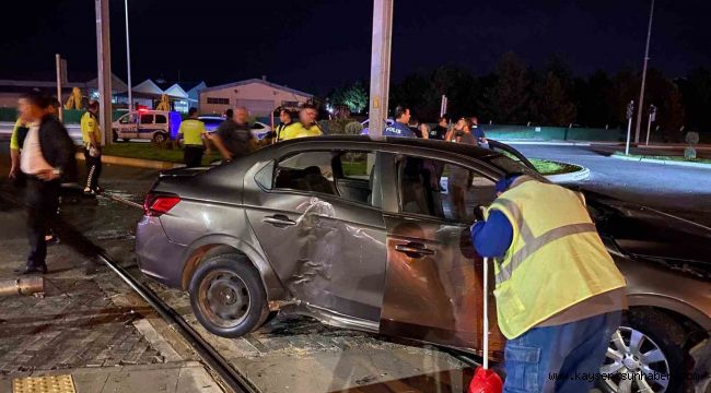 Kayseri'de kazaya karışan otomobilin sürücüsü kaçtı: 5 yaralı