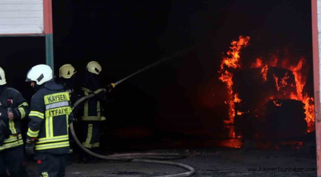 Kayseri'deki fabrika yangınına 93 itfaiye eri müdahale ediyor