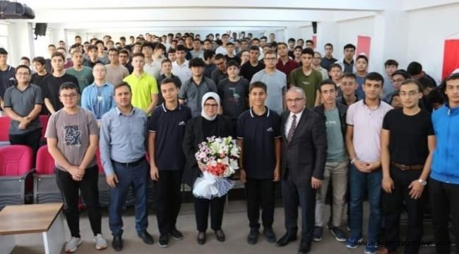 Milletvekili Ayşe Böhürler, İmam Hatipli gençlere konuştu