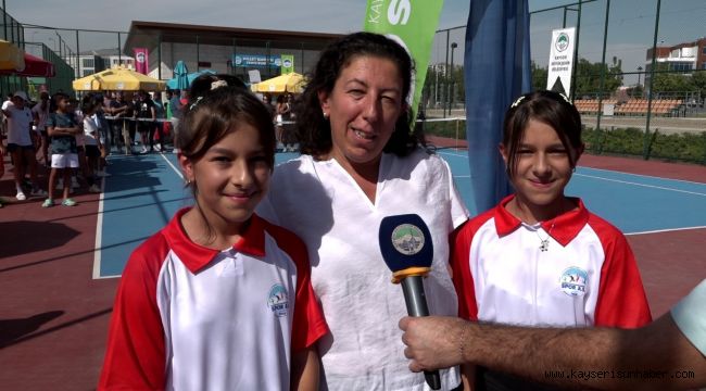 Minik sporcu ve velilerden Ulusal 12 Yaş Hafta Sonu Tenis Turnuvası'na tam not