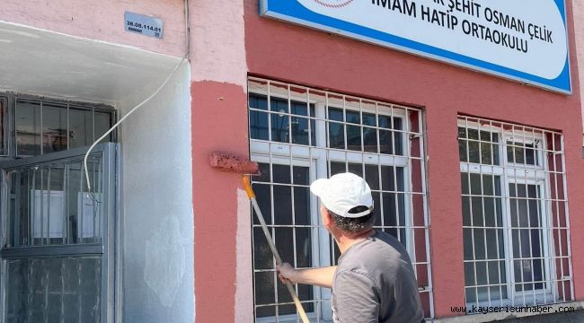 Öğretmenler ve veliler okullarını yeniledi