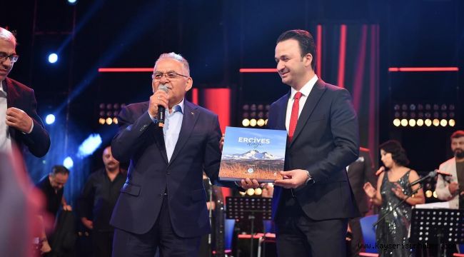 Valilik ve Büyükşehir'den TRT sanatçıları şehir konserleri ile Kayseri'ye unutulmaz müzik keyfi