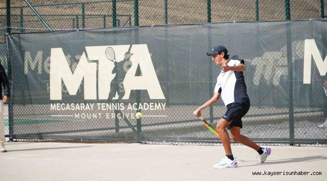 2 bin 300 rakımda uluslararası tenis turnuvası