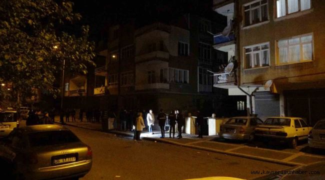 4 emniyet personelini bıçakla yaralayan şahsı etkisiz hale getiren polislerin duruşması başladı