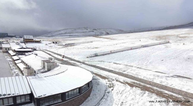 Erciyes beyaza büründü