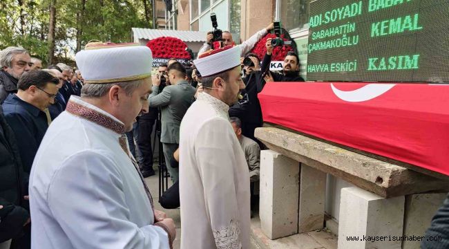 Eski Bakan Çakmakoğlu son yolculuğuna uğurlandı