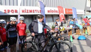 Kayseri'de sporculara malzeme dağıtımı