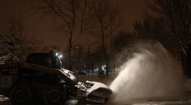 Başkan Çolakbayrakdar, "Kar, şehrimize bereket getirirken, ulaşım güvenliği için de gece gündüz çalışıyoruz"