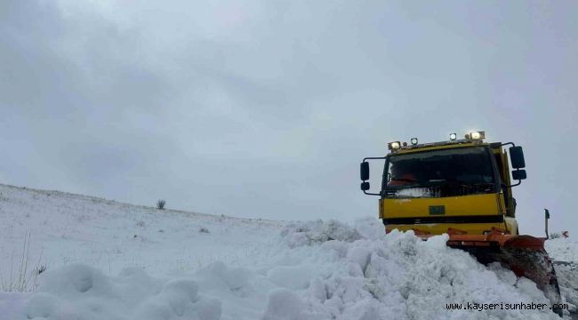 Büyükşehir'in kırsalda karla mücadelesi etkin şekilde sürüyor