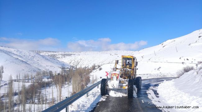 Büyükşehir'in kırsalda karla mücadelesi sürüyor