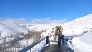 Büyükşehir'in kırsalda karla mücadelesi sürüyor