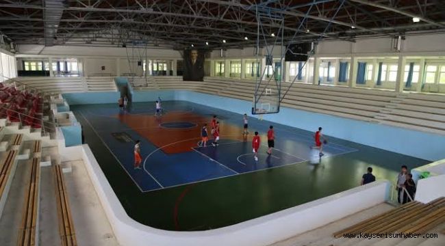 Emektar spor salonu kapılarını kapattı