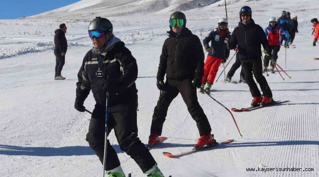 Erciyes'te kayak sezonu başladı