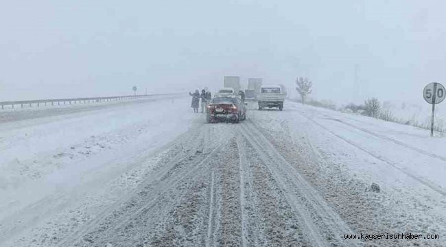 Kayseri-Malatya karayolu kardan ulaşıma kapandı