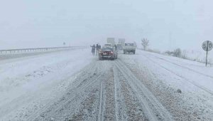 Kayseri-Malatya karayolu kardan ulaşıma kapandı