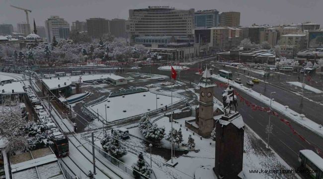 Kayseri'de kar nedeniyle eğitime 1 gün daha ara verildi